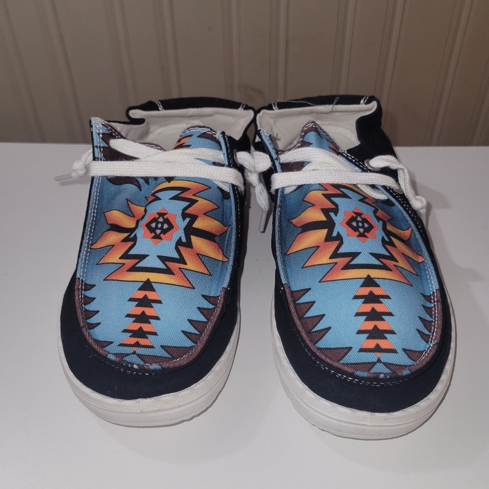 Womans Aztec shoes size 6.5 New